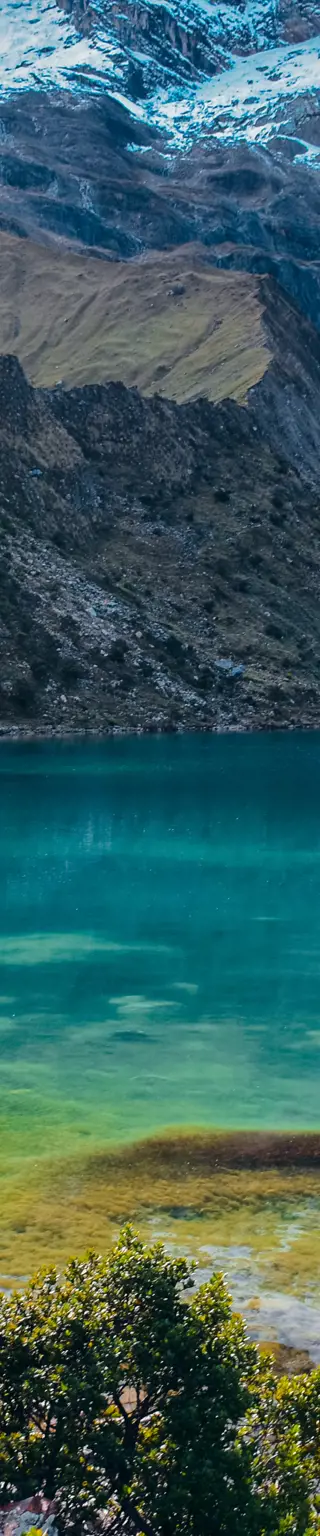 Wandere zur blauen Lagune von Humantay